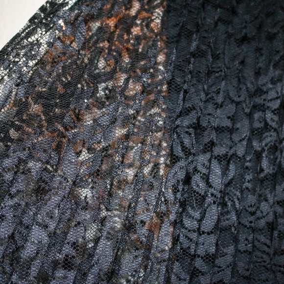 Black lace skirt - Picture 3 of 5